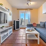 Summit Apartment *
